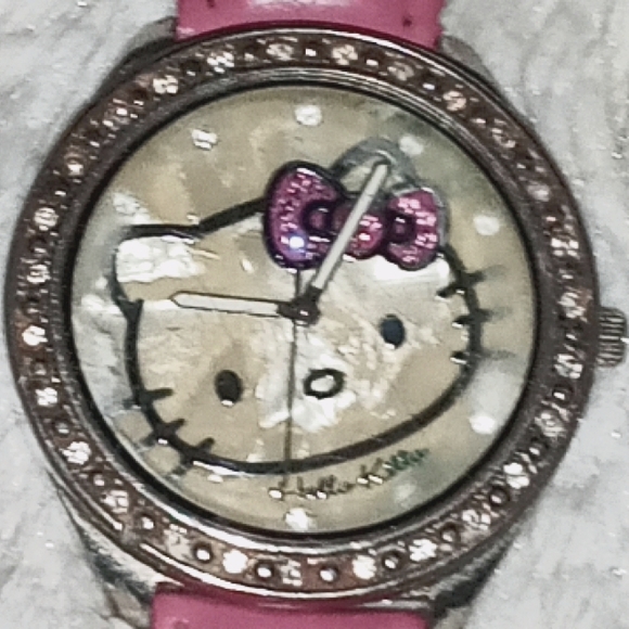 Hello Kitty “PINK CRYSTAL,  MOP FACE Watch” - Picture 2 of 6